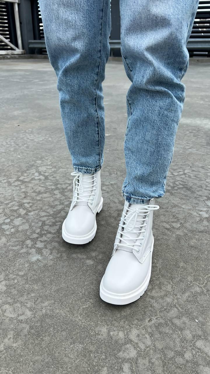 Женские зимние ботинки Dr. Martens 1460 White Fur Premium (белые) тёплые модные сапоги на низком ходу топ - фото 2 - id-p1697172657