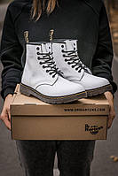 Женские осенние ботинки Dr. Martens 1460 White / Доктор Мартинс белые кожаные на чёрной подошве унисекс