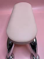 Підлокітник манікюрний Maxi на хромованих ніжках, рожевий колір