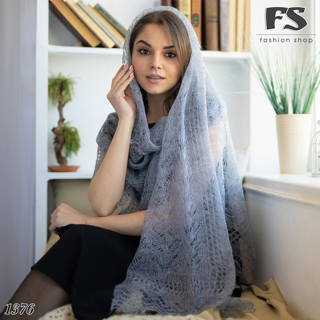 світло сірий шарф павутинка