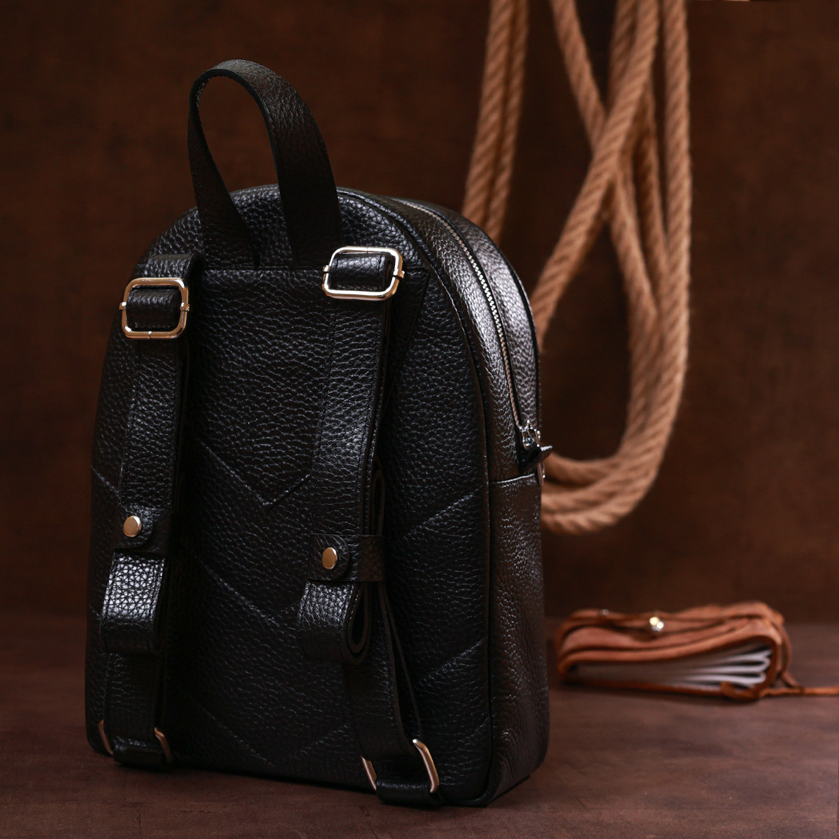 Компактный, оригинальный, вместительный женский рюкзак из натуральной кожи Shvigel 16317 Черный, Оригинальные - фото 8 - id-p1697731017