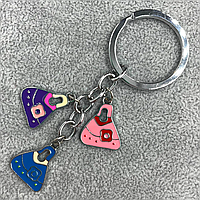 Брелок металевий сріблястого кольору різнобарвні сумочки покритий кольоровою емаллю довжина 8,5 см