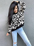 Жіночий в'язаний светр оверсайз з абстрактним принтом з манжетами на рукавах і талії (р.42-48) 9043019, фото 3