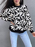 Жіночий в'язаний светр оверсайз з абстрактним принтом з манжетами на рукавах і талії (р.42-48) 9043019, фото 7