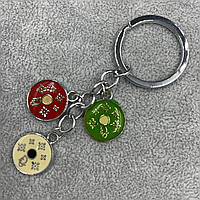 Брелок металевий сріблястого кольору різнобарвний із візерунками та написами покритий кольоровою емаллю довжина 9,5 см