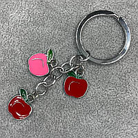 Брелок металевий сріблястого кольору різнобарвні яблучка покритий кольоровою емаллю довжина 8,5 см