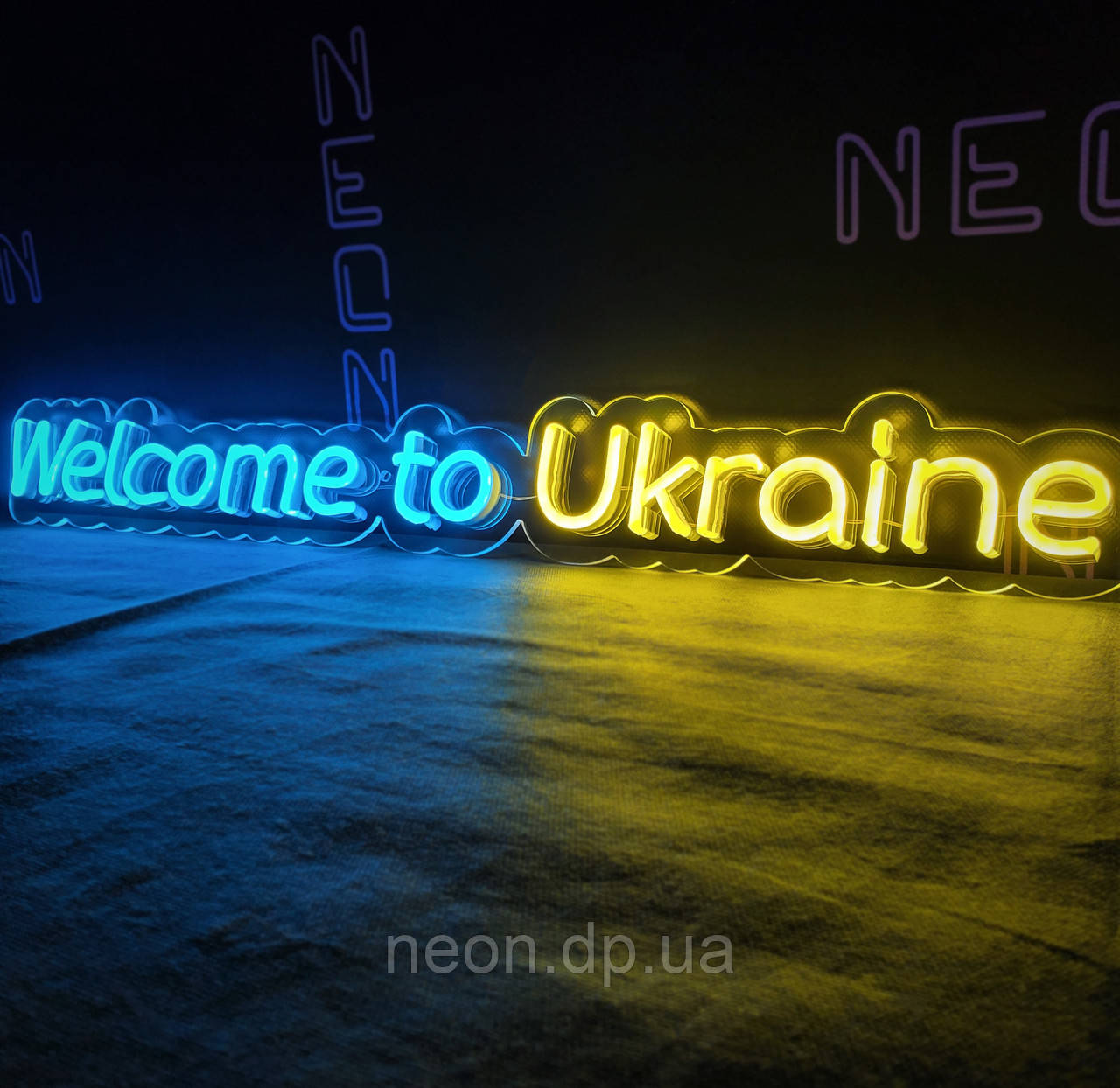 Неонова вивіска "Welcome to Ukraine"