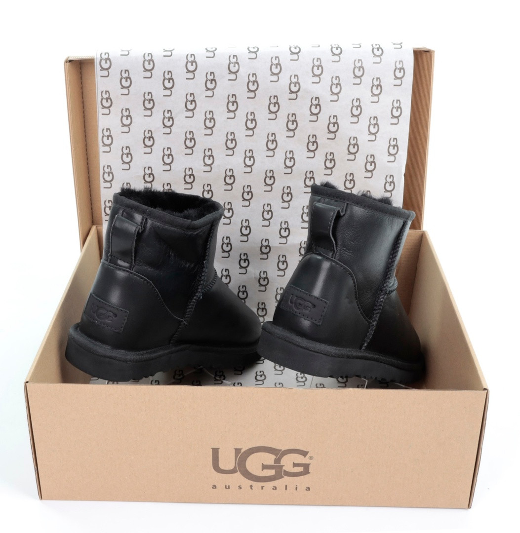 Натуральные зимние женские угги UGG Australia UGG Classic Mini Bomber Black кожаные. Живое фото - фото 4 - id-p341642978