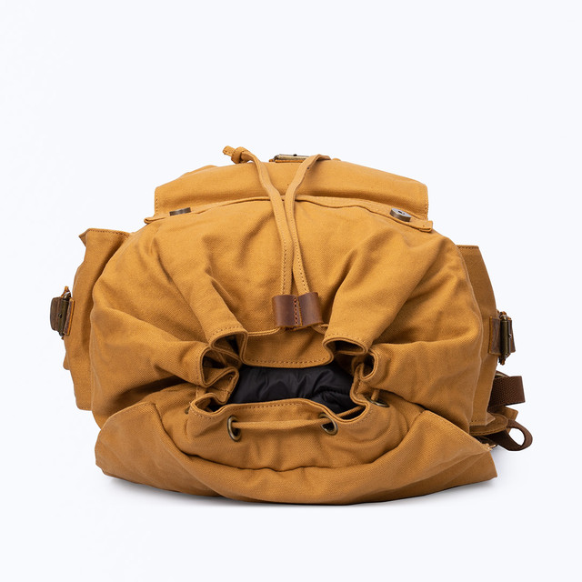 Фото чоловічого вінтажного рюкзака мілітарі канвас холст Фото чоловічого вінтажного рюкзака мілітарі канвас холст