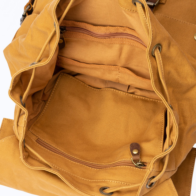 Фото чоловічого вінтажного рюкзака мілітарі канвас холст Фото чоловічого вінтажного рюкзака мілітарі канвас холст