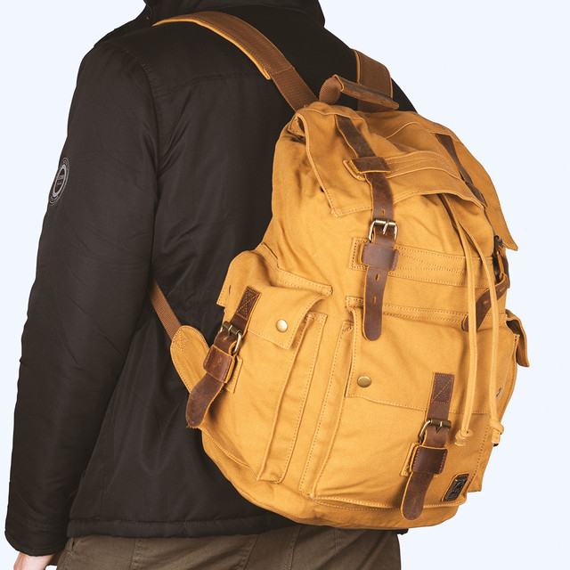 Фото чоловічого вінтажного рюкзака мілітарі канвас холст Фото чоловічого вінтажного рюкзака мілітарі канвас холст