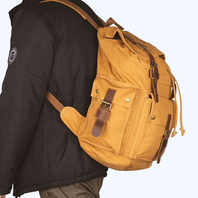 Фото чоловічого вінтажного рюкзака мілітарі канвас холст Фото чоловічого вінтажного рюкзака мілітарі канвас холст