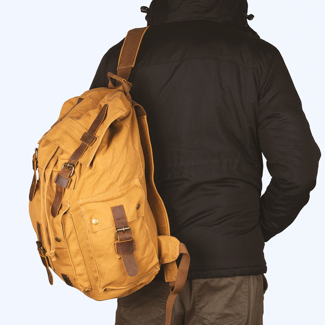 Фото чоловічого вінтажного рюкзака мілітарі канвас холст Фото чоловічого вінтажного рюкзака мілітарі канвас холст