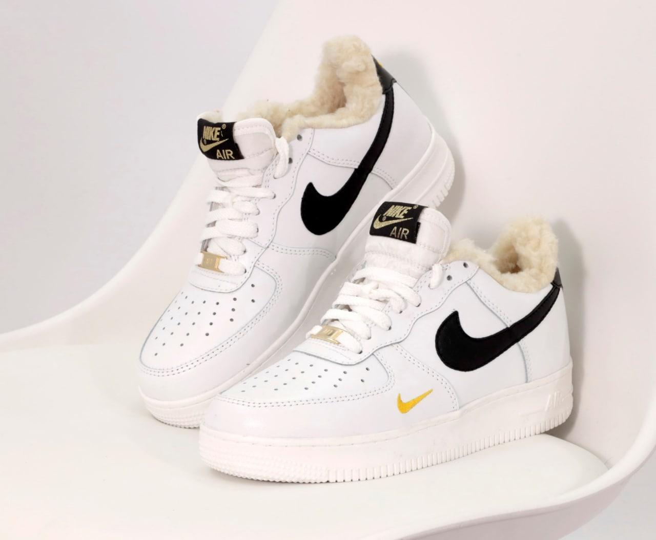 Зимові кросівки Nike Air Force Winter Low White Black Білі з чорним Взуття Найк Аір Форс теплі хутро унісекс, фото 1