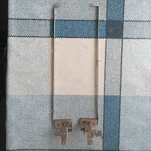 Петлі (пара) Toshiba Satellite L670 L675 б/в