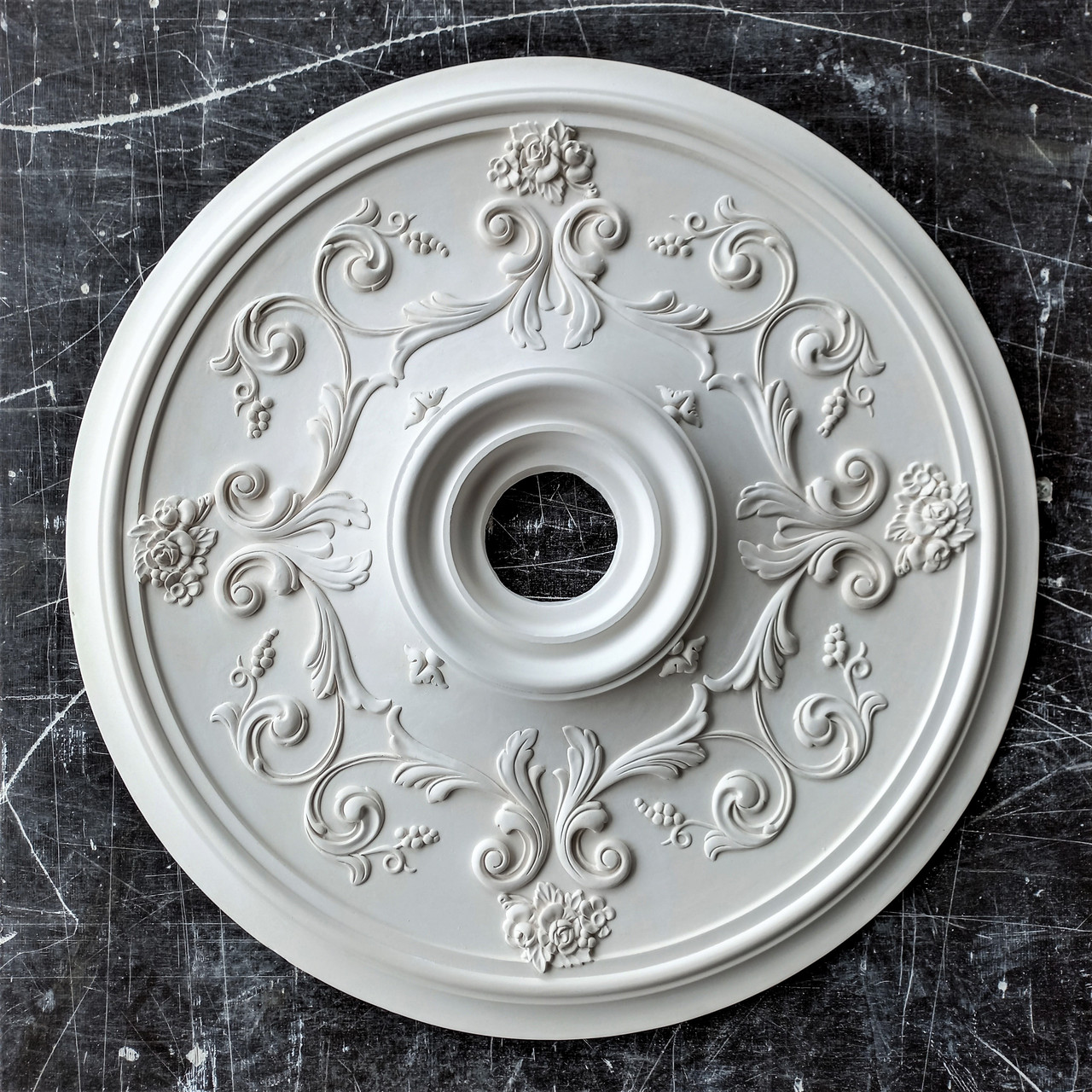 Розетка стельова з гіпсу гіпсова розетка р-82 Ø 720 з декором кругла, ліпнина з гіпсу, фото 1
