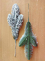 Соснова гілка (нобіліс) зелена засніжена одностороння трійка 28 см