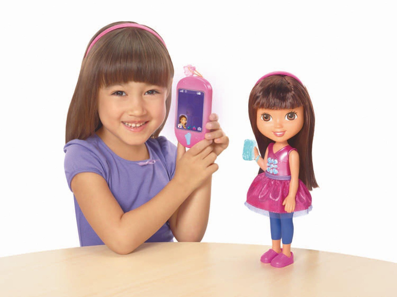 Интерактивная кукла Даша путешественница Fisher-Price Nickelodeon Dora & Friends Talking Dora & Smartphone - фото 1 - id-p280718094
