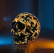 Декоративний чорний череп RESTEQ. Череп з золотими візерунками, статуя прикраса для будинку, бар, на Хеллоуїн.