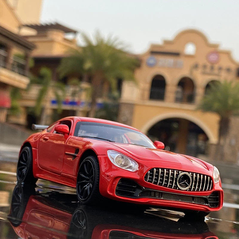 Модель автомобіля Mercedes Maisto AMG GT зменшена 1:32 зі фарами, що світяться, і звуковими ефектами мотора