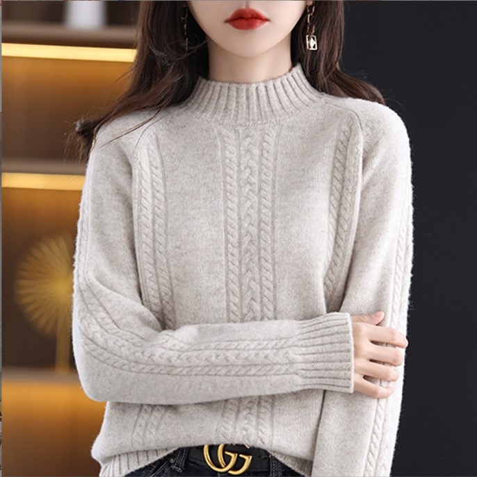 Светр з горлом жіночий теплий м'який з косами, фото 1