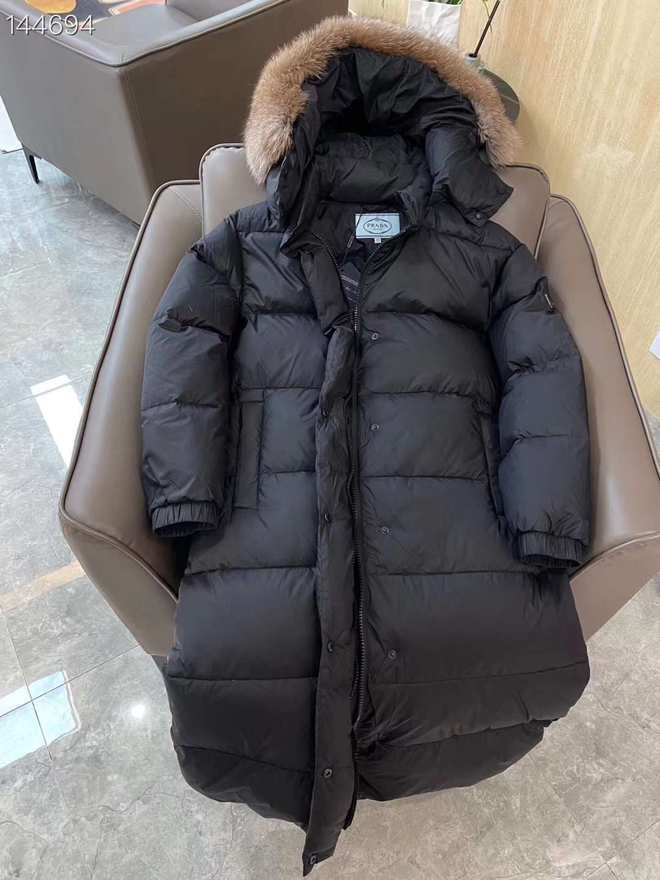 Пуховик жіночий
