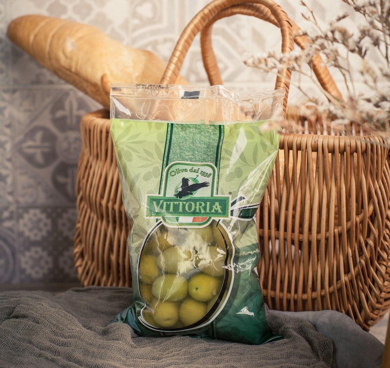 Оливки з кісточками Vittoria Olive Verdi Dolci 450 гр. Італія