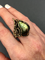 Перстень «Эльф» из латуни с природным лабрадоритом унисекс