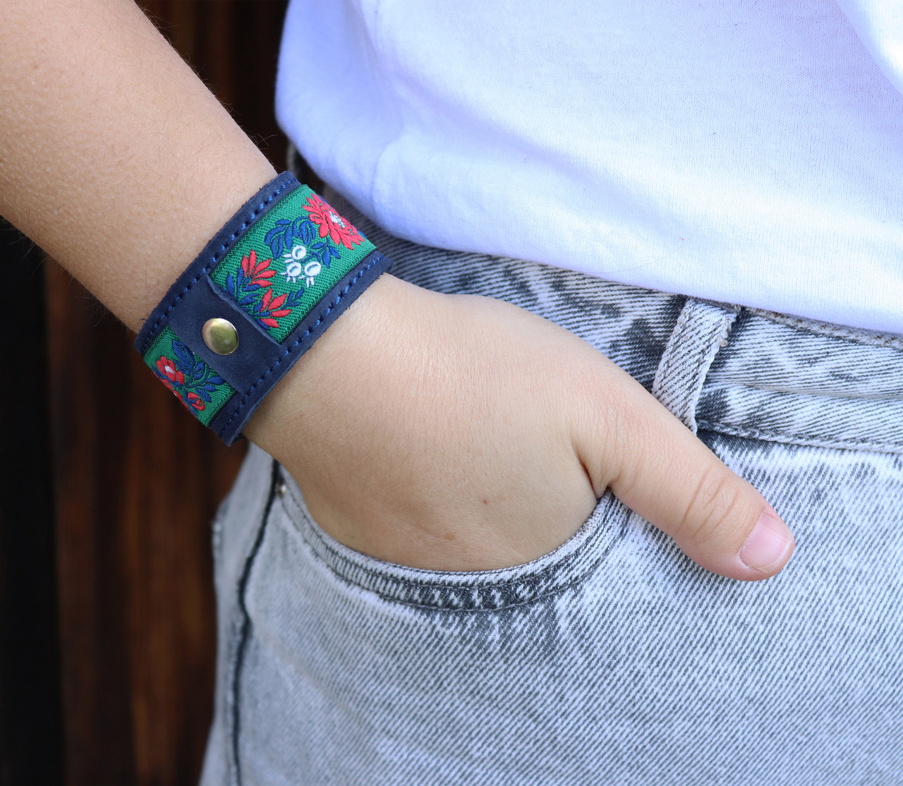 Мінімалістичний браслет із натуральної шкіри з тканинною стрічкою на руку для жінок/ Синій