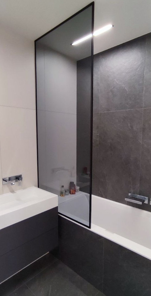 Шторка на ванну стеклянная до потолка FEDERICA LOFT (Федерика Лофт) с черным профилем прозрачная - фото 3 - id-p1613322454