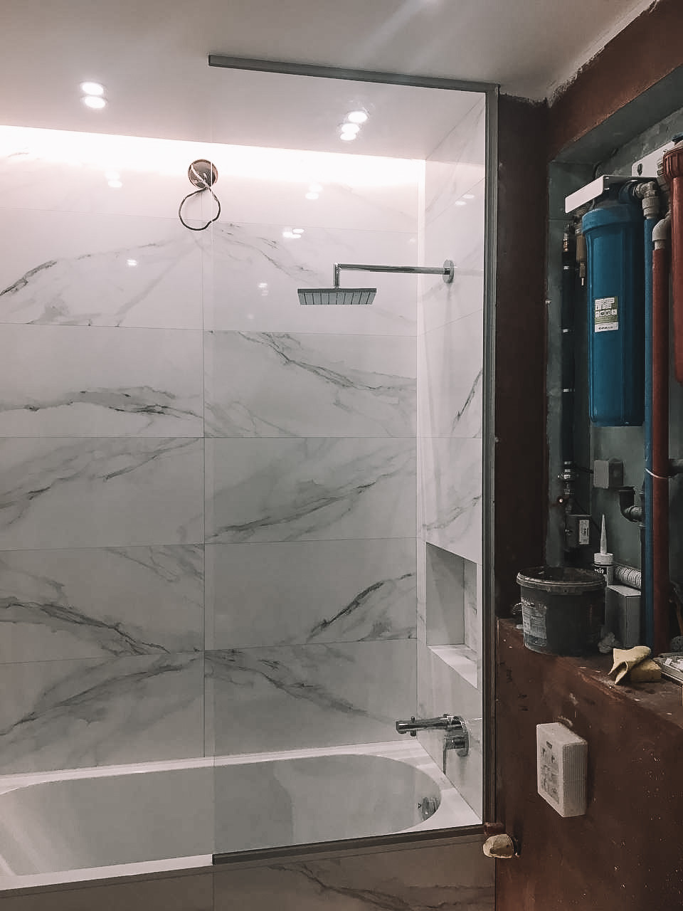 Шторка на ванну стеклянная до потолка FEDERICA LOFT (Федерика Лофт) с черным профилем прозрачная - фото 6 - id-p1613322454