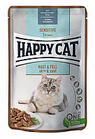 Влажный корм Happy Cat Sensitive для кошек в виде кусочков с курицей и лососем в соусе, 85гр