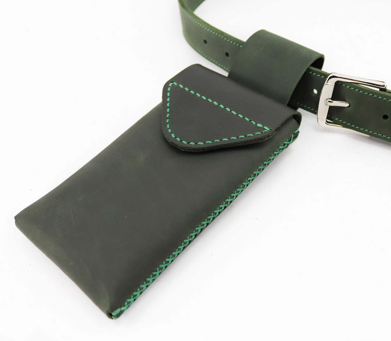 Індивідуальний чохол для телефону зі шкіри з довгою петлею для ременя/ З гравіюванням/ Зелений - фото 1 - id-p1469631064