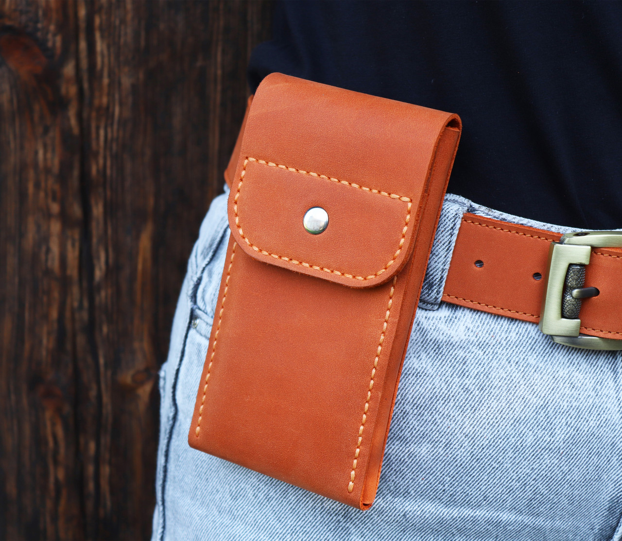 Якісний вертикальний чохол-футляр зі шкіри для телефону з кріпленням на пояс/ Помаранчевий - фото 1 - id-p1469687096