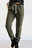 Теплі жіночі спортивні штани штани на флісі стильні No333.11 колір хакі, фото 5