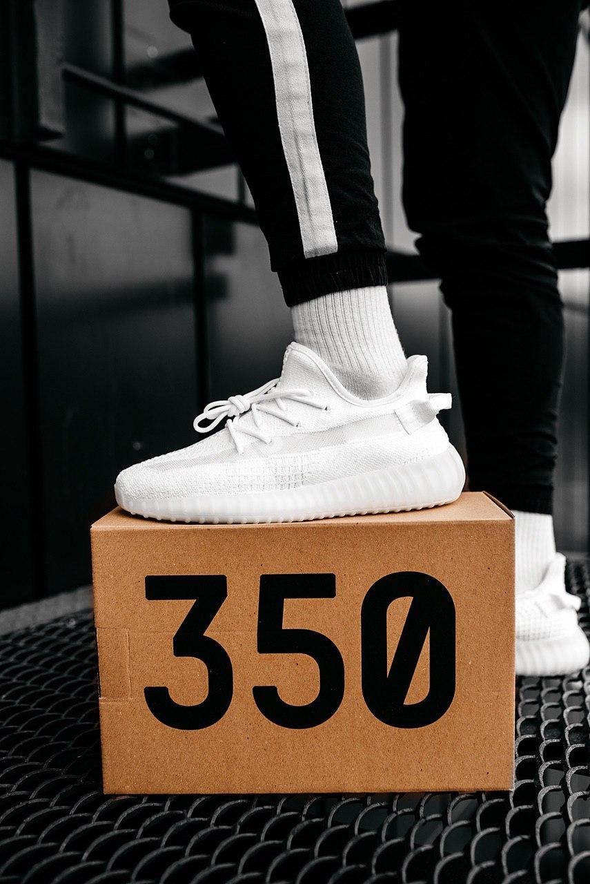Кросівки чоловічі білі Adidas Yeezy 350 V2 (00585)