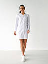 Білий жіночий медичний халат з довгим рукавом без коміра на зав'язках, фото 2