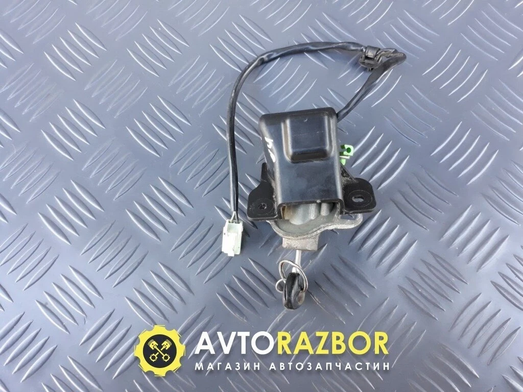 Купить Личинка замка крышки багажника, ляды хэтчбек на Mazda 323 BJ (F ...