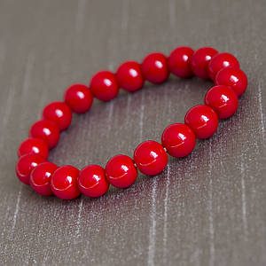 Браслет жіночий із круглих намистин червоного кольору корал на гумці 20 намистин діаметр намистин 10 мм