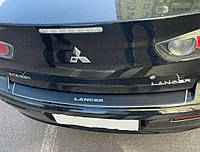 Накладка на бампер с загибом Mitsubishi Lancer X с 2007 г. (Carbon)