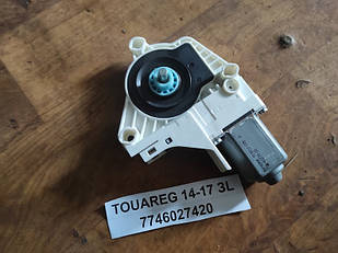Б/у Моторчик склопідіймача задній лівий 7746027420 для Volkswagen Touareg 2014-2017