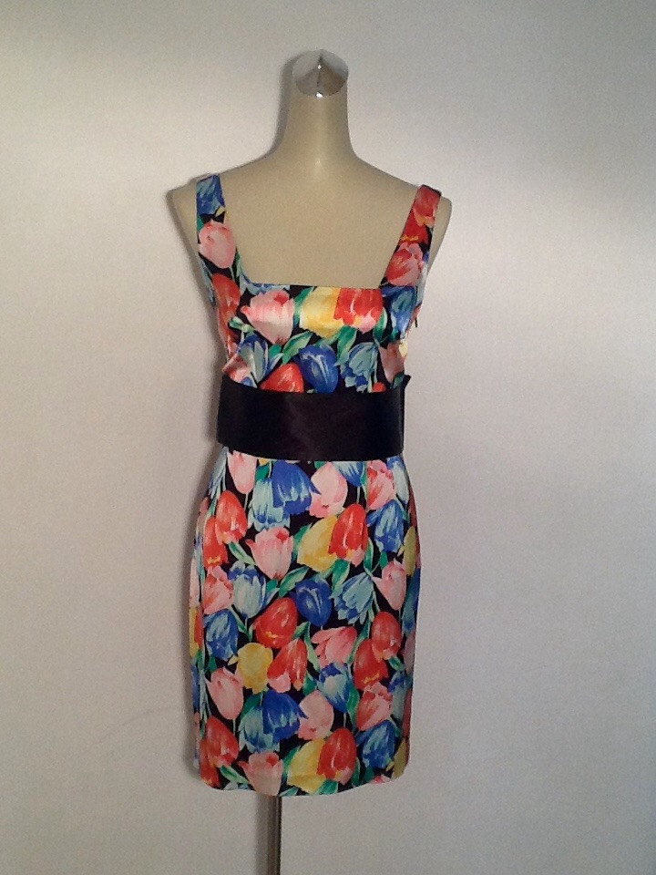 Платье женское летнее A&B коктейльное стрейч атлас с бантом цветное приталенное по фигуре яркое стильное - фото 2 - id-p281295628