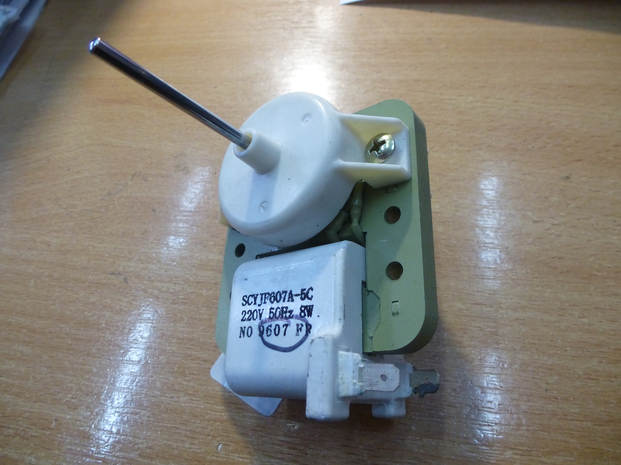 Вентилятор обдування SC (Універсальний)No-Frost 607 А -5С 8,w (світло )(тонкий вал довжина 40 мм,діам 3,2 мм) клеми