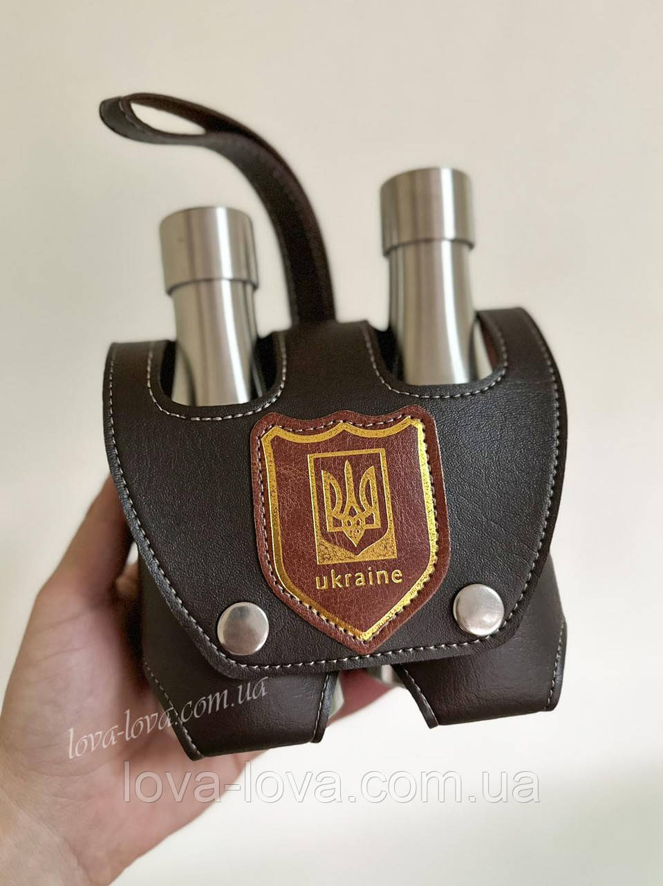 Набір із 2 флягами у формі пляшки по 250 мл кожна в чохлі з гербом України