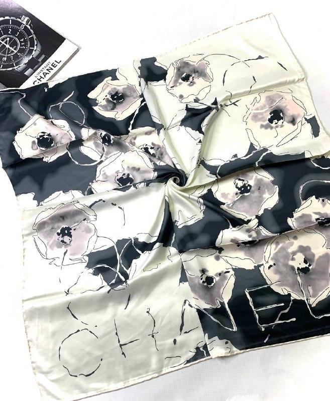 Шовкова хустка Грація шанс 90*90 см чорно-біла ручна обробка краю
