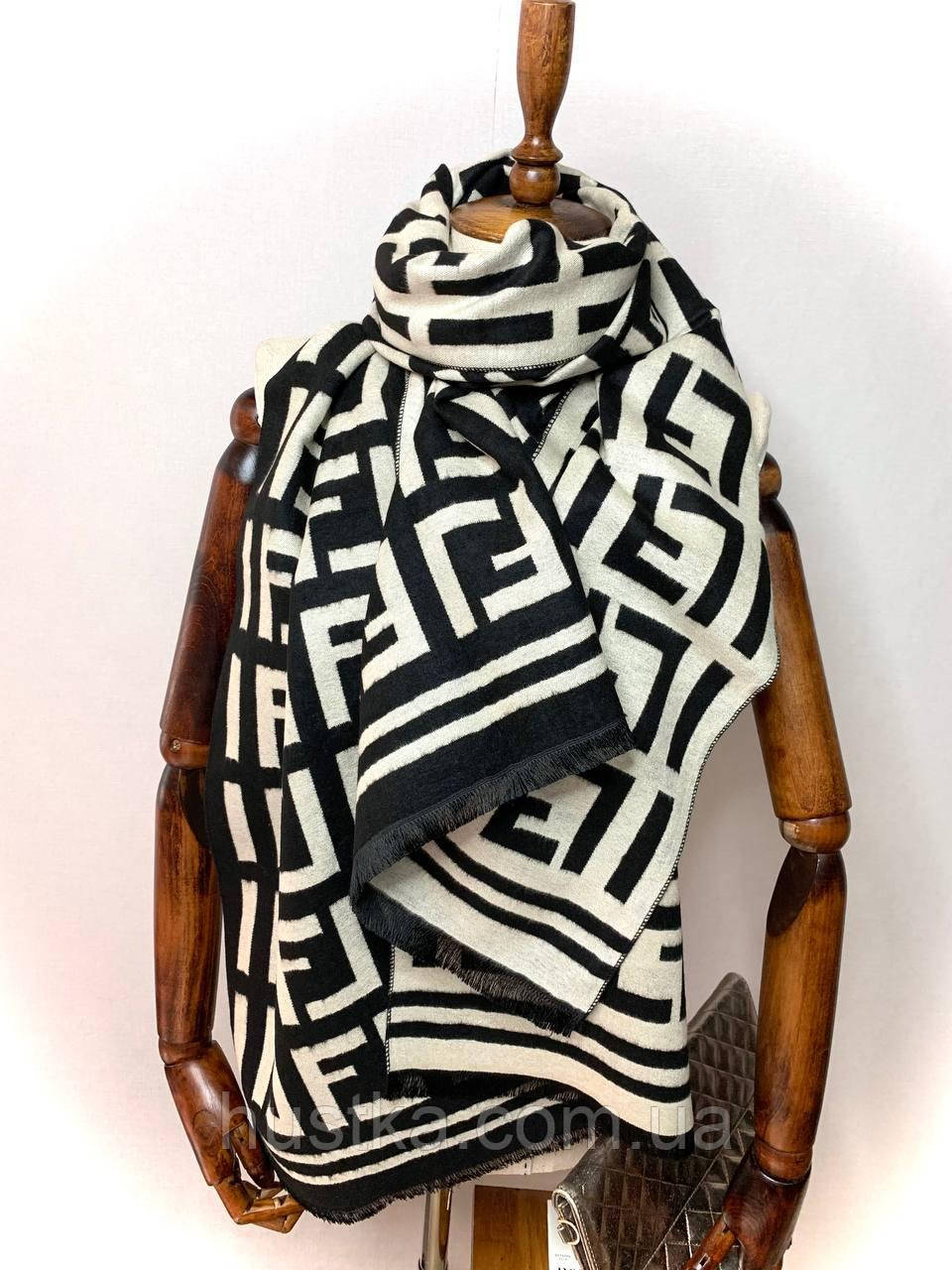 Теплий кашеміровий палантин Feel 180*70 см чорно-білий