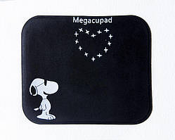 Автомобільний липкий Nano килимок 90х140мм, чорний, монохромний малюнок "Snoopy"