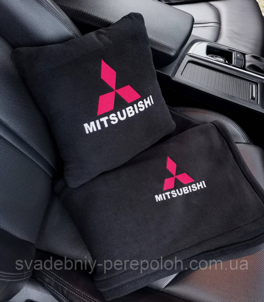 Плед і подушка з вишивкою логотипа "Mitsubishi" колір флісу чорний - фото 1 - id-p1156372649