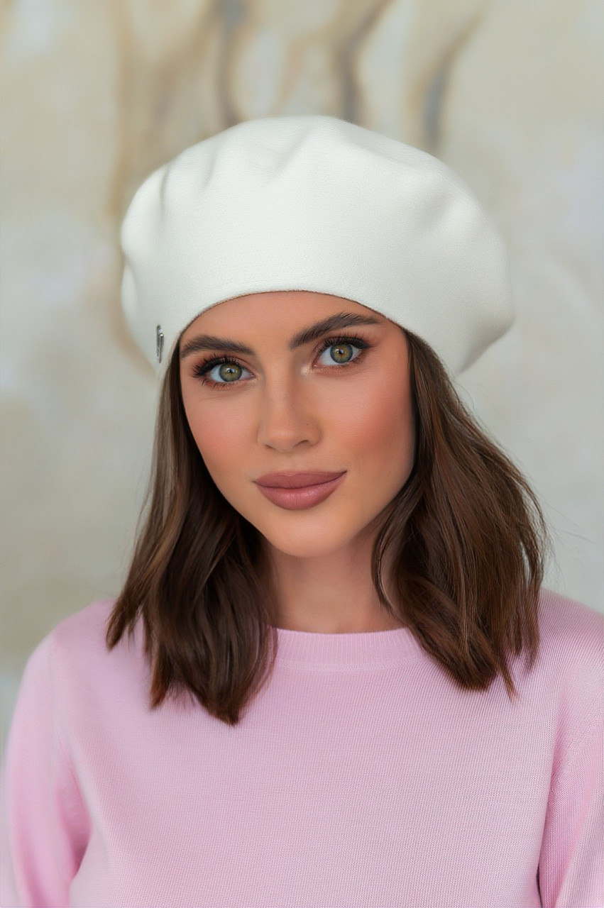 Жіночий в'язаний берет «Віола» колір білий