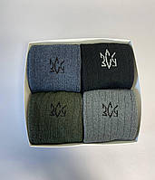 Набор мужских зимних теплых носков на 4 пары 41-45 с креативным принтом разноцветные в подарочной коробке